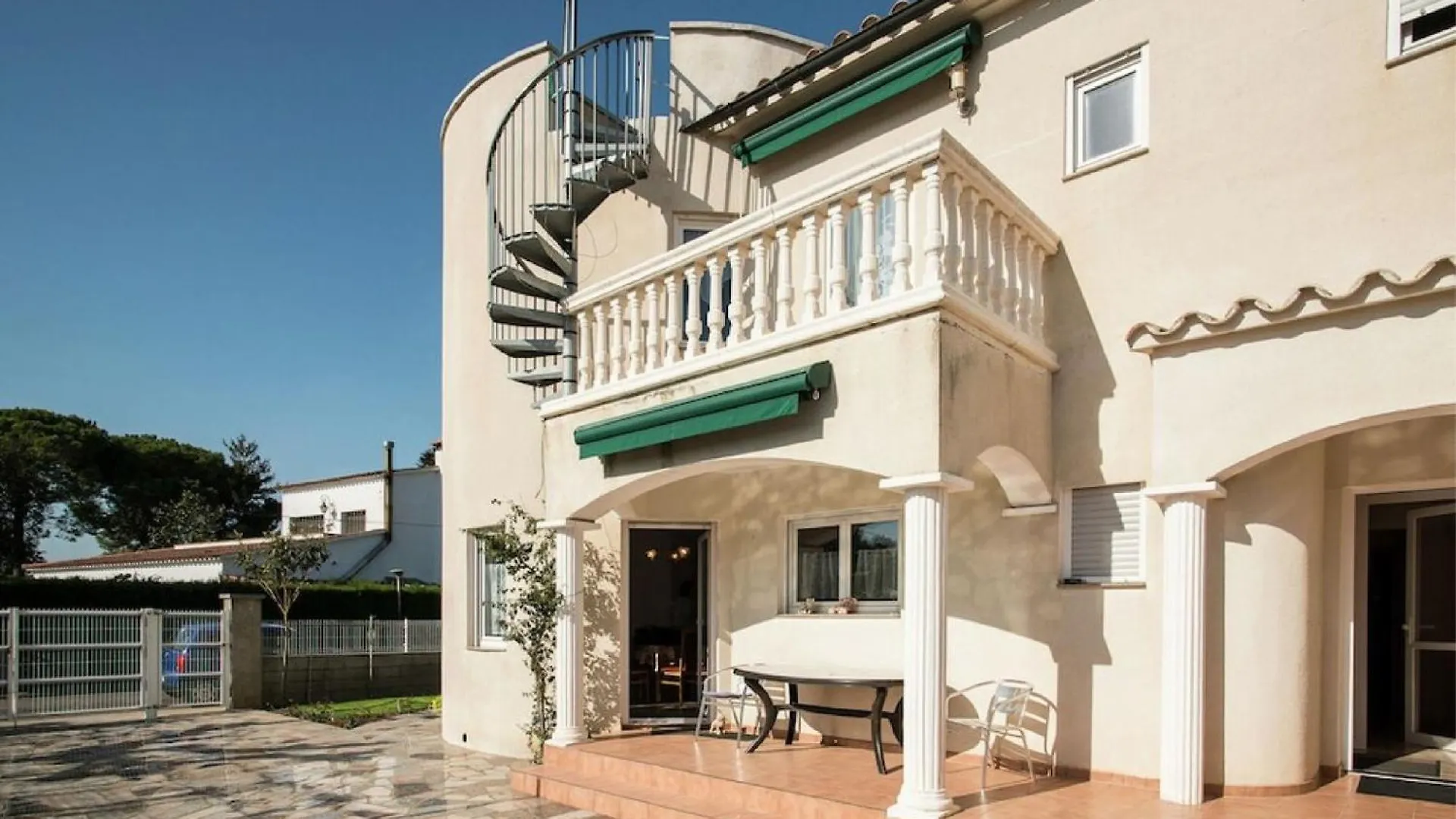 Villa Espaciosa Cerca De La Playa De Sant Pere Pescador